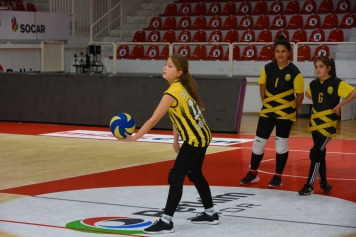 Aliağa’nın Mini Voleybolcuları Başarılarına Yenisi Ekledi Galeri