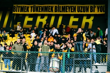 Aliağaspor FK, Liderliğini Sürdürdü Galeri