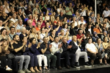 ASEV TSM Korosu Zekai Tunca Şarkılarıyla Mest Etti Galeri