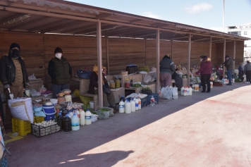 Aliağa Pazarını Kışlık Sebze ve Meyveler Şenlendiriyor Galeri