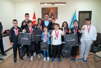 Aliağa’nın Özel Sporcularından Atletizm ve Yüzmede Büyük Başarı Galeri