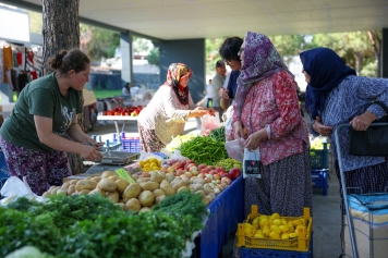 HACIÖMERLİ’DE SALI PAZARI BEREKETİ Galeri