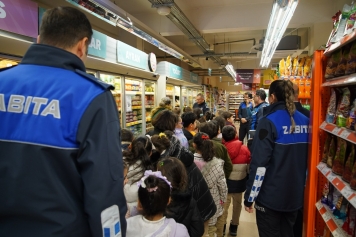 Aliağa Belediyesi Zabıta Müdürlüğü Minik Misafirlerini Ağırladı Galeri