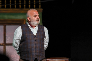 ALİAĞA SANAT GÜNLERİ, “KARANLIKTA KUMPAS”I AĞIRLADI Galeri
