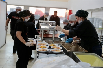 Aliağa’da İlk Toplu İftar Yapıldı Galeri