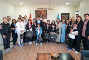 Aliağa’nın Özel Sporcularından Atletizm ve Yüzmede Büyük Başarı Galeri