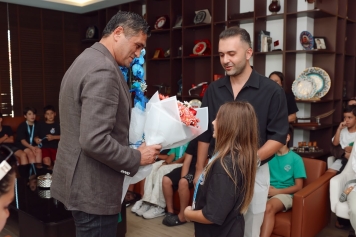 Başkan Serkan Acar, Başarılı Yüzücüleri Makamında Ağırladı Galeri