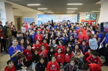 İzmir’in Minik Yüzücüleri Aliağa’da Yarıştı Galeri