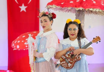 Aliağa Belediyesi Orman Tiyatrosu İlk Oyunuyla Sahnede Galeri