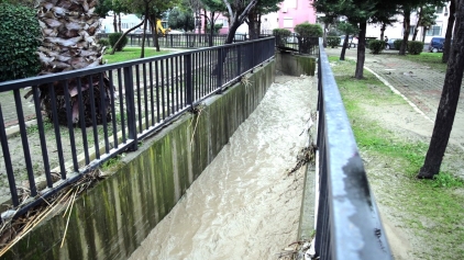 Aliağa Belediyesi Yağmur Sonrası Sahada Galeri