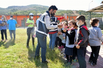 Aliağa Belediyesi’nden Öğrencilere Hayvan Sevgisi Semineri Galeri