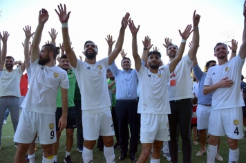 Aliağa’da Final Heyecanı: Caddeler Sarı Siyah Bayraklarla Süslendi Galeri