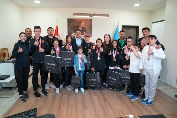 Aliağa’nın Özel Sporcularından Atletizm ve Yüzmede Büyük Başarı Galeri