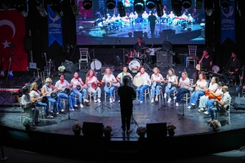 Aliağa Belediyesi Sanatevi (ASEV )Öğrencilerinden Unutulmaz Müzik Gecesi Galeri