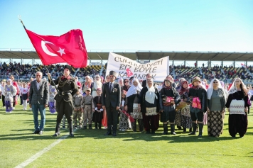 Cumhuriyetin 102.Yıl Gururu Aliağa Atatürk Stadında Yaşandı Galeri