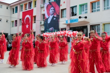 Aliağa’da 23 Nisan Çocuk Bayramı Coşkuyla Kutlandı Galeri
