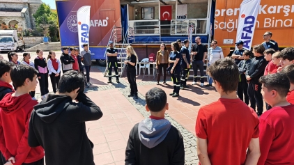 Aliağa'da Deprem Simülasyon Tırı Vatandaşlarla Buluştu Galeri