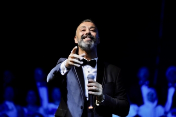 ASEV TSM Korosu Zekai Tunca Şarkılarıyla Mest Etti Galeri