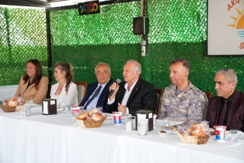 ŞAKRAN’DA AHDE VEFA: ESKİ BAŞKANLAR REFİK ERTEM VE ZEKİ ŞEN’İN İSİMLERİ CADDELERE VERİLD Galeri