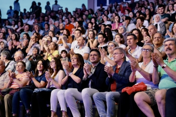 Aliağa Belediyesi Sanatevi TSM Korosu’ndan ‘Unutulmaz Şarkılar’ Galeri