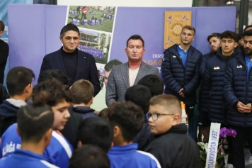 İmza Günü Aliağa Futbol Camiasını Bir Araya Getirdi Galeri