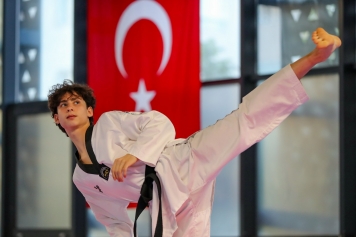 AGM Sporcusu Milli Takım Adına Balkan Taekwondo Şampiyonası’nda Galeri
