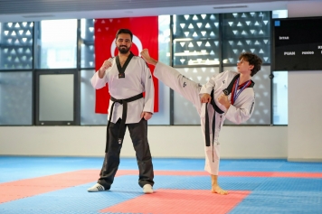 AGM Sporcusu Milli Takım Adına Balkan Taekwondo Şampiyonası’nda Galeri