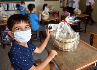 Aliağa Belediye Başkanı Serkan Acar’dan ‘Okula Hoş Geldin’ Hediyesi Galeri