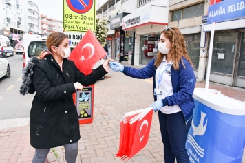 100. Yıl Gururuna 10 Bin Bayrak Dağıttık Galeri