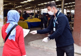 ALİAĞA BELEDİYESİ PAZAR YERLERİNDE UYULMASI GEREKEN KURALLARI HATIRLATTI Galeri