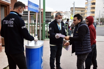 ALİAĞA BELEDİYESİ PAZAR YERLERİNDE UYULMASI GEREKEN KURALLARI HATIRLATTI Galeri