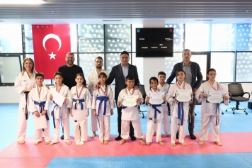 Aliağa Belediyesi Karate Kursunda 75 Sporcu Yeni Kuşağına Kavuştu Galeri