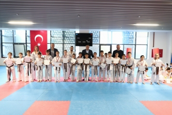 Aliağa Belediyesi Karate Kursunda 75 Sporcu Yeni Kuşağına Kavuştu Galeri