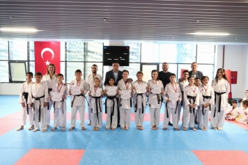 Aliağa Belediyesi Karate Kursunda 75 Sporcu Yeni Kuşağına Kavuştu Galeri