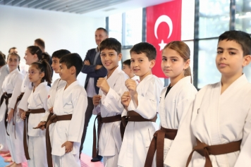Aliağa Belediyesi Karate Kursunda 75 Sporcu Yeni Kuşağına Kavuştu Galeri