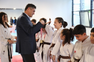 Aliağa Belediyesi Karate Kursunda 75 Sporcu Yeni Kuşağına Kavuştu Galeri