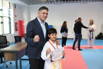 Aliağa Belediyesi Karate Kursunda 75 Sporcu Yeni Kuşağına Kavuştu Galeri