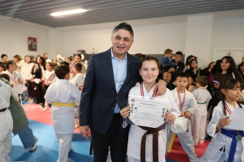 Aliağa Belediyesi Karate Kursunda 75 Sporcu Yeni Kuşağına Kavuştu Galeri