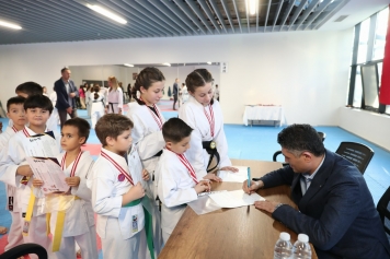Aliağa Belediyesi Karate Kursunda 75 Sporcu Yeni Kuşağına Kavuştu Galeri