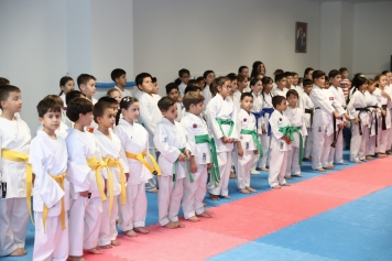 Aliağa Belediyesi Karate Kursunda 75 Sporcu Yeni Kuşağına Kavuştu Galeri