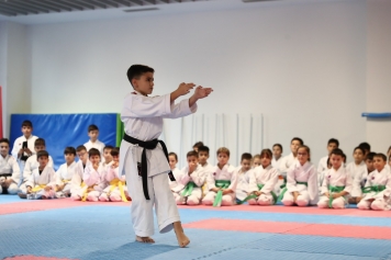 Aliağa Belediyesi Karate Kursunda 75 Sporcu Yeni Kuşağına Kavuştu Galeri