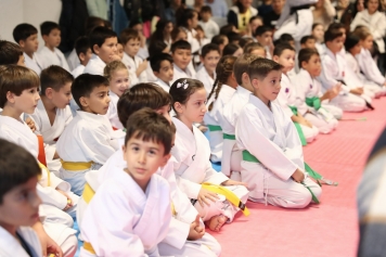 Aliağa Belediyesi Karate Kursunda 75 Sporcu Yeni Kuşağına Kavuştu Galeri