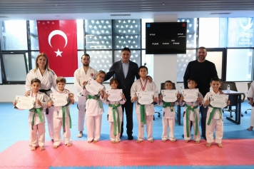 Aliağa Belediyesi Karate Kursunda 75 Sporcu Yeni Kuşağına Kavuştu Galeri