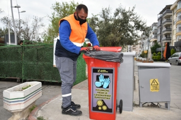 Aliağa Belediyesi Kullanılmış Eldiven ve Maskeleri Topluyor Galeri