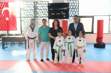Aliağa Belediyesi Taekwondo Kursunun Sporcuları Kuşak Atladı Galeri