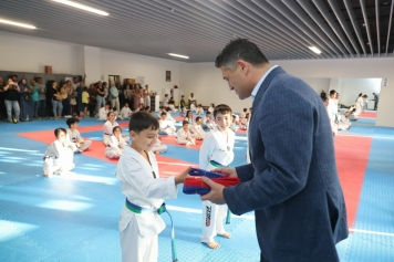 Aliağa Belediyesi Taekwondo Kursunun Sporcuları Kuşak Atladı Galeri