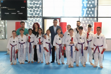 Aliağa Belediyesi Taekwondo Kursunun Sporcuları Kuşak Atladı Galeri