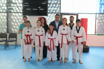 Aliağa Belediyesi Taekwondo Kursunun Sporcuları Kuşak Atladı Galeri