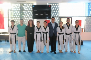 Aliağa Belediyesi Taekwondo Kursunun Sporcuları Kuşak Atladı Galeri