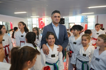 Aliağa Belediyesi Taekwondo Kursunun Sporcuları Kuşak Atladı Galeri